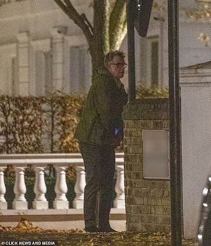 103870073-15721955-Peter_Mandelson_was_caught_relieving_himself_against_a_garden_wa-a-1_1775822760550